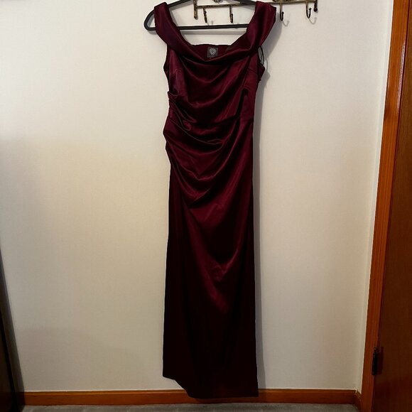 NEW With Tags} Vince Camuto Burgundy Wine Gown Size 14
